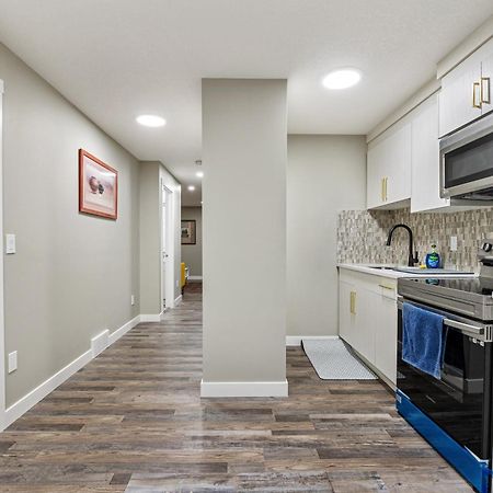 Modern 2 Bedroom Basement Suite With Laundry Calgary Luaran gambar