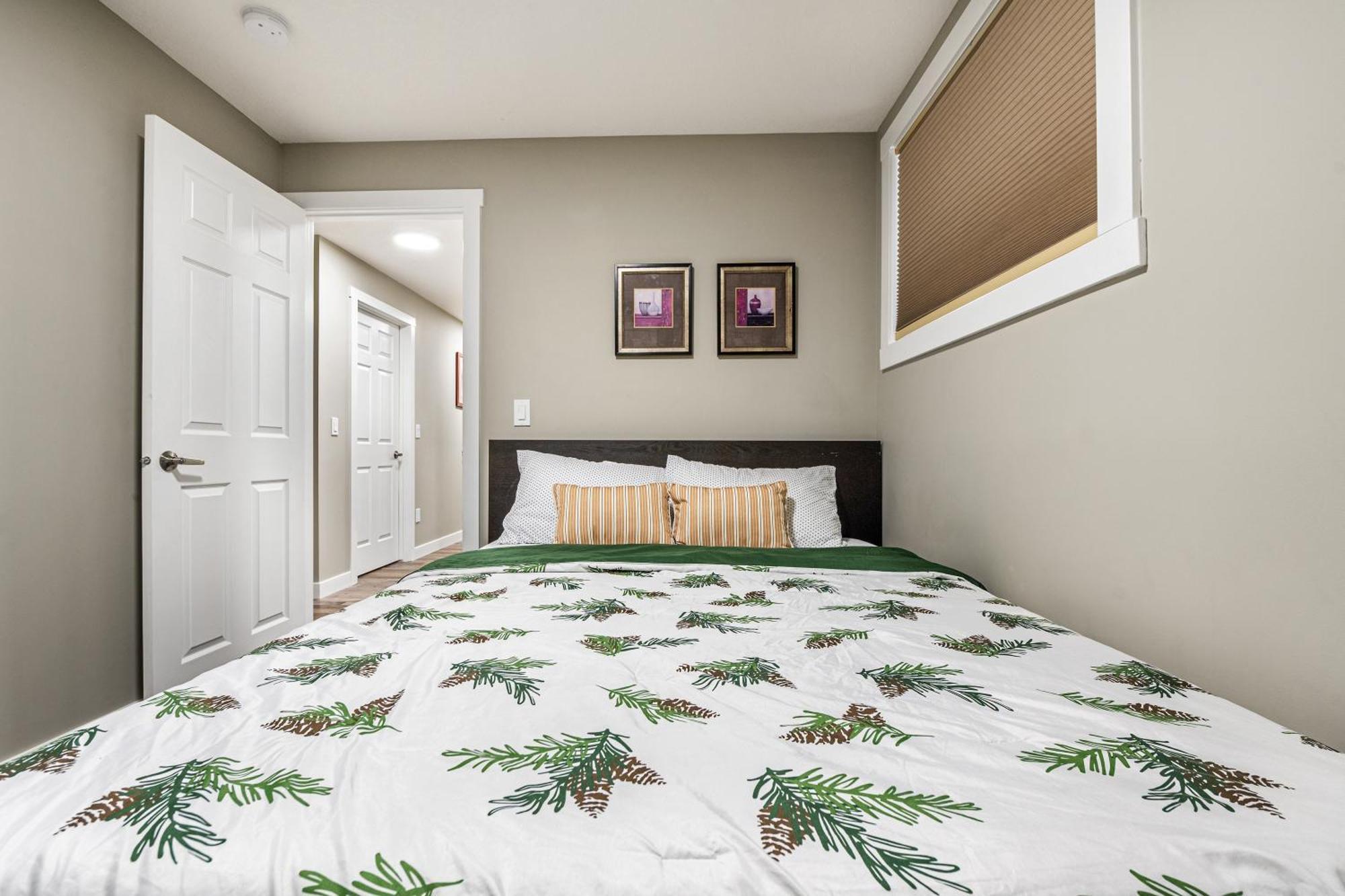 Modern 2 Bedroom Basement Suite With Laundry Calgary Luaran gambar
