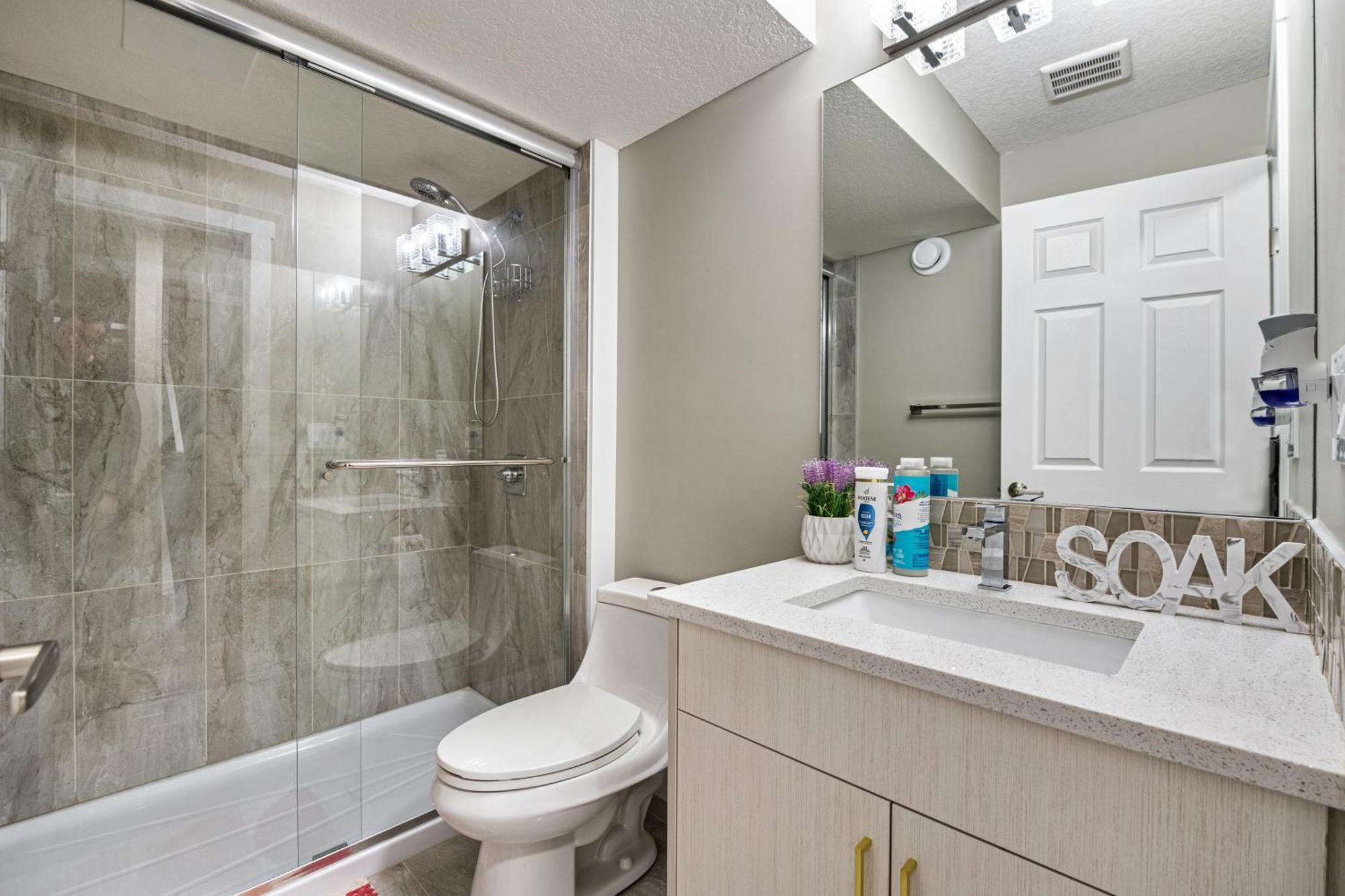 Modern 2 Bedroom Basement Suite With Laundry Calgary Luaran gambar