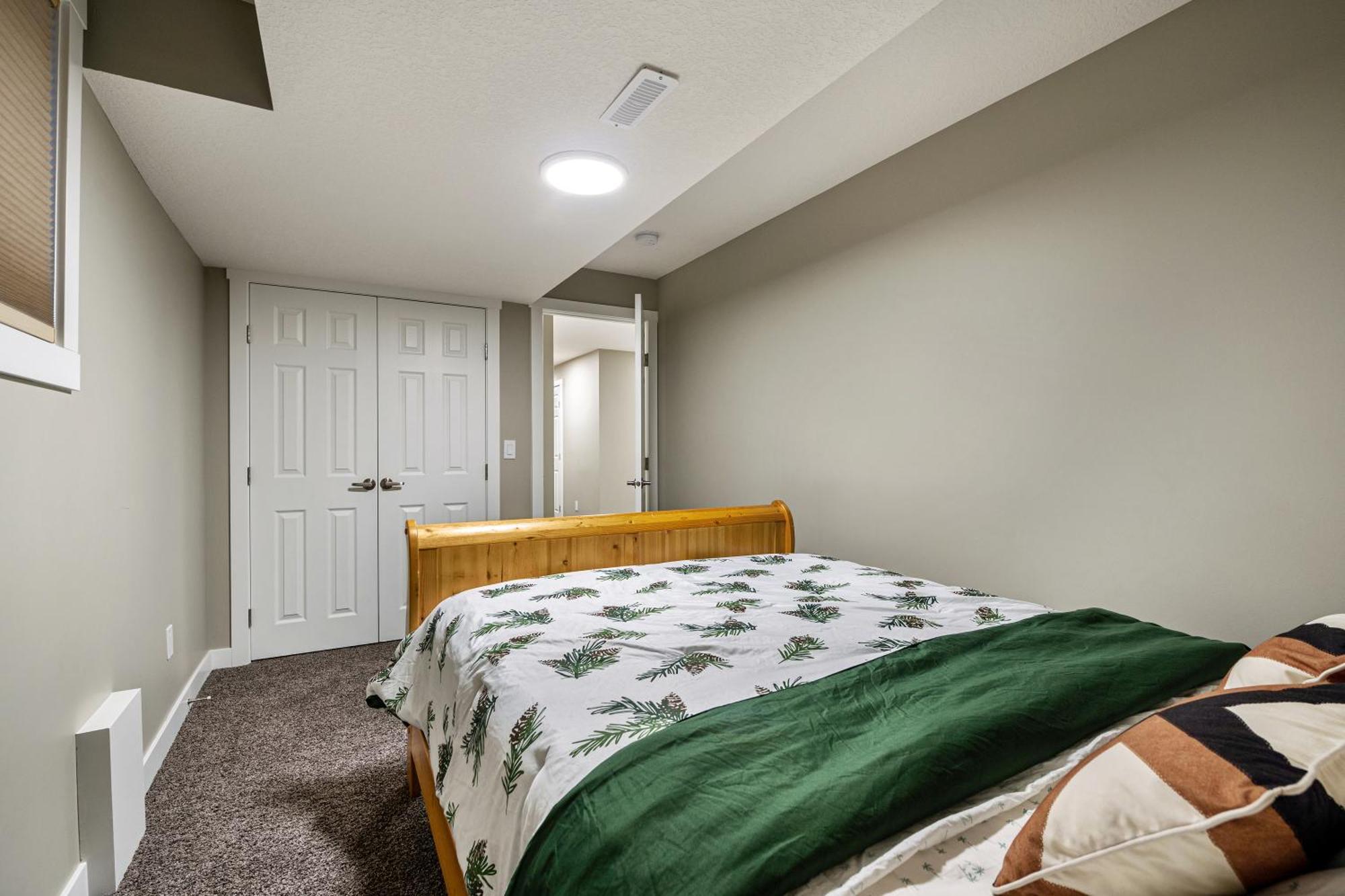 Modern 2 Bedroom Basement Suite With Laundry Calgary Luaran gambar